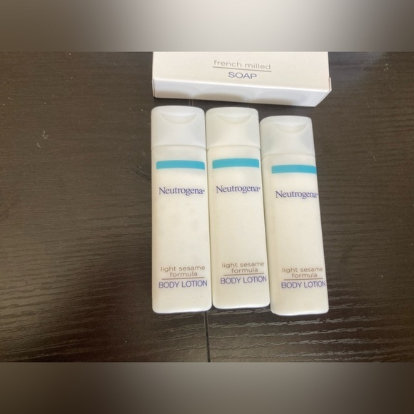 4/$25 Neutrogena Soap and Body Lotion travel Set. 8 piece set. 2 sets available - Picture 4 of 4